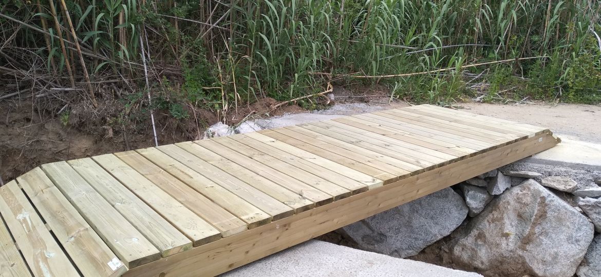 Passarel·les de fusta tractada